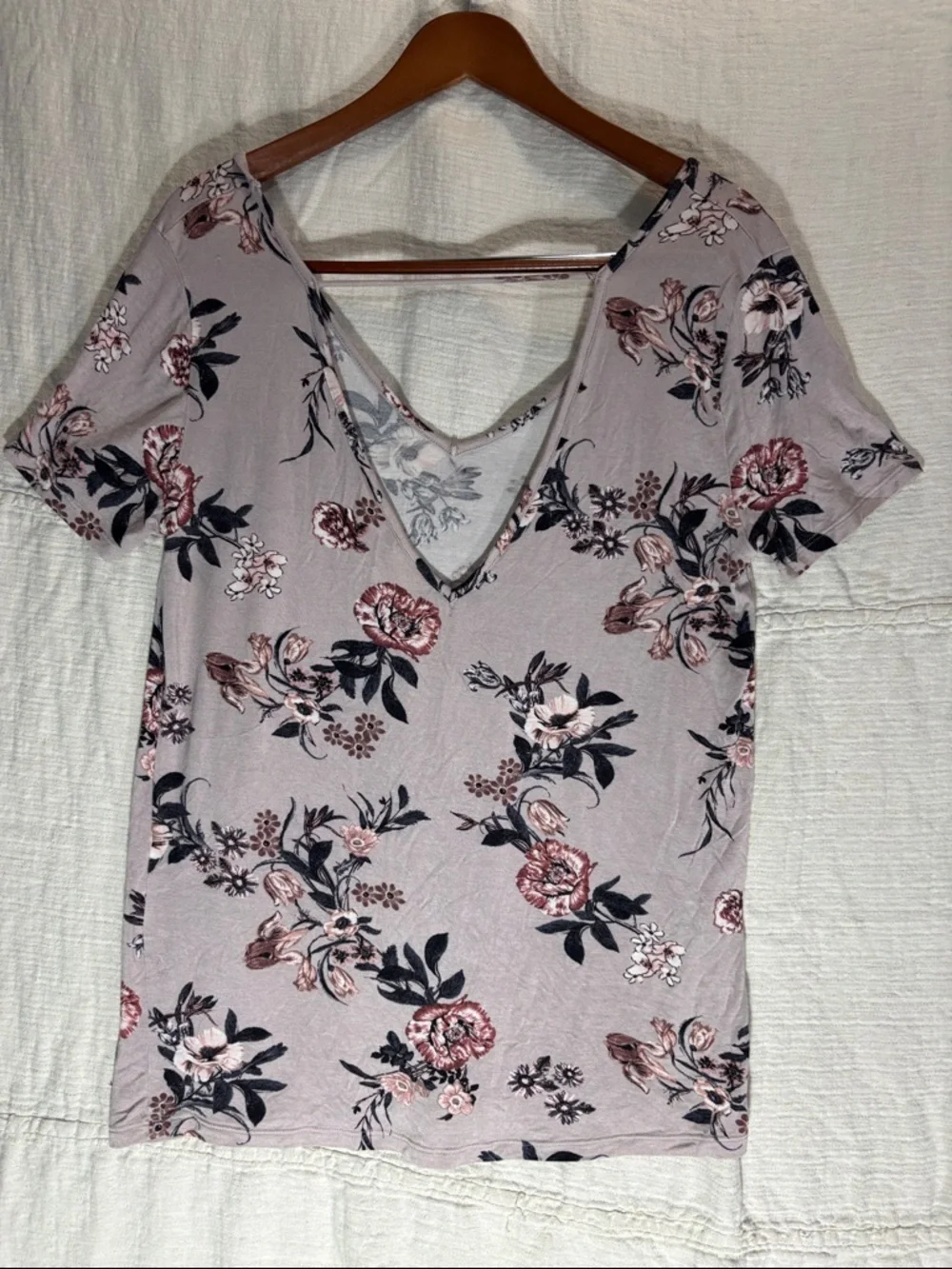 Daytrip Mauve Floral V-Neck Short Sleeve Tee